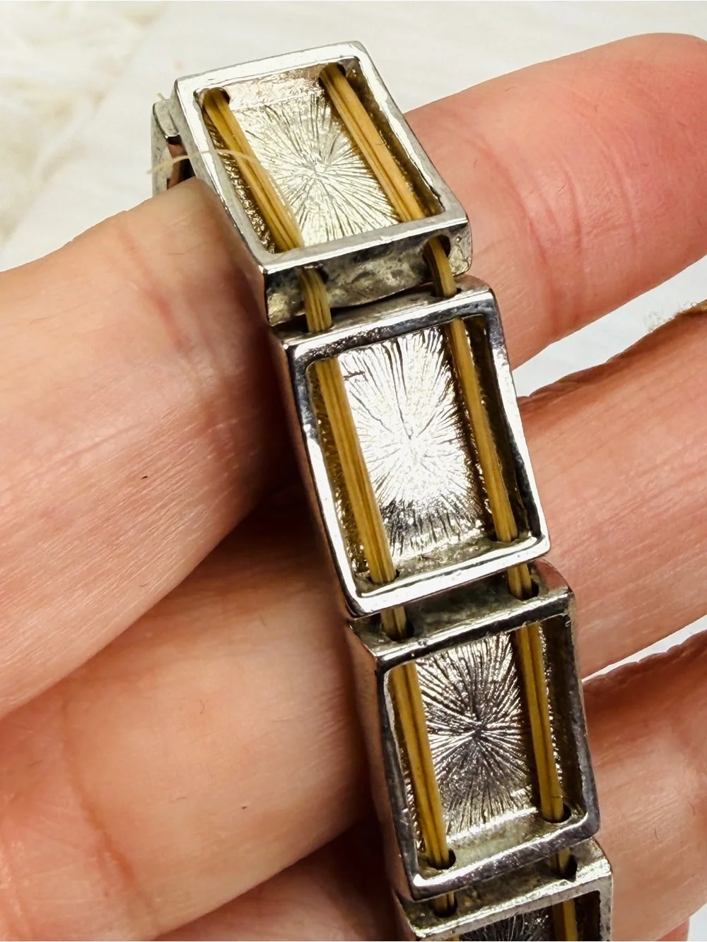 Beautiful vintage Silvertone abalone stretch bracelet - Picture 9 of 10